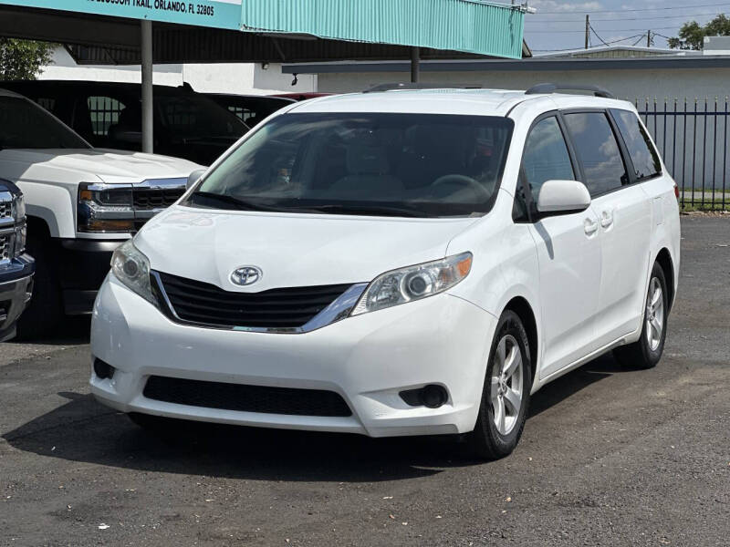 2012 Toyota Sienna LE 7-Passenger Auto Access Seat