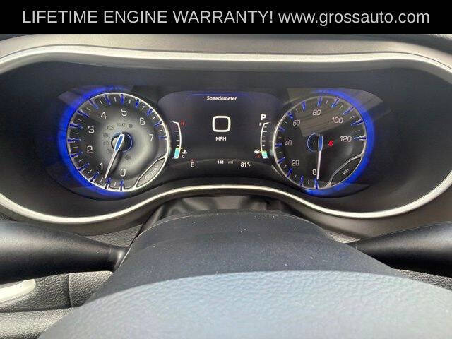 2027 Chrysler Pacifica Select