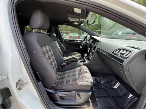 2017 Volkswagen Golf GTI S