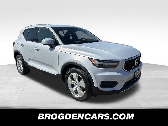 2020 Volvo XC40 Momentum's photo