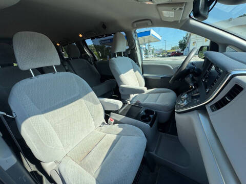 2018 Toyota Sienna LE 8-Passenger