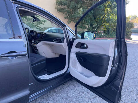 2017 Chrysler Pacifica Touring