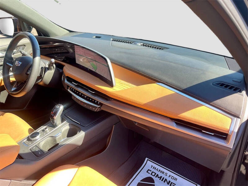 2025 Cadillac XT4 Sport