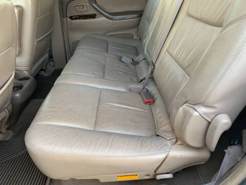 2004 Toyota Sequoia SR5