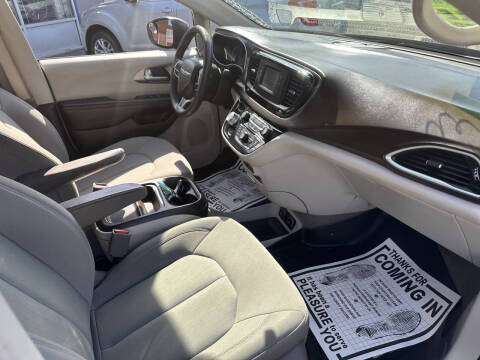 2017 Chrysler Pacifica Touring-L