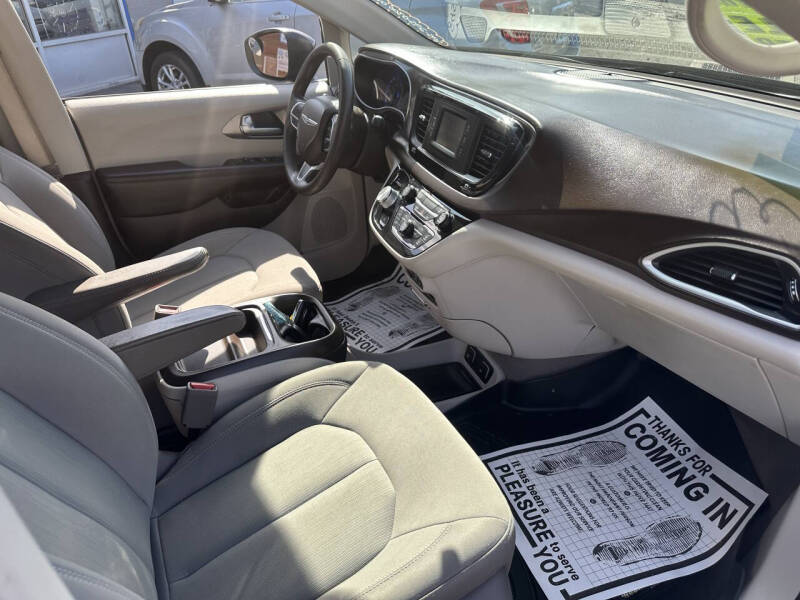 2017 Chrysler Pacifica Touring-L