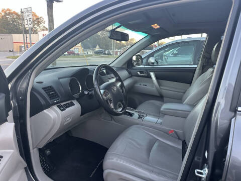 2012 Toyota Highlander SE