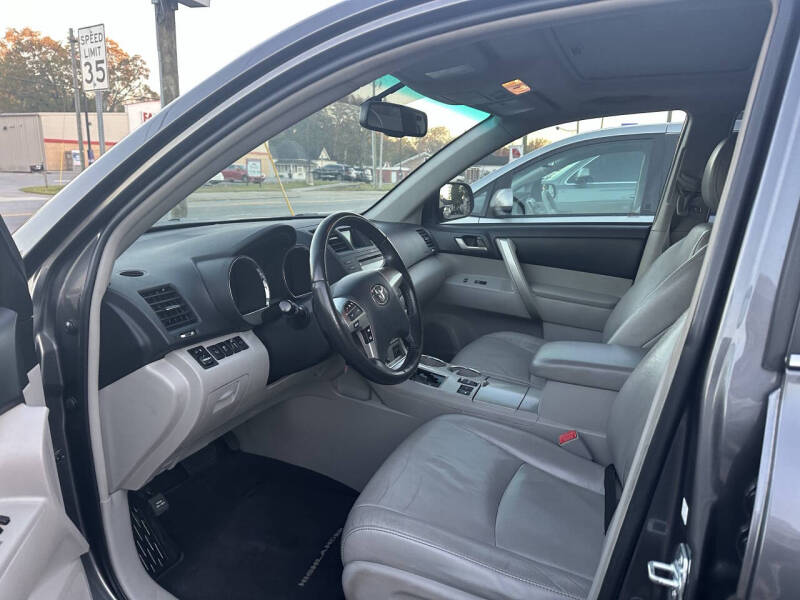 2012 Toyota Highlander SE