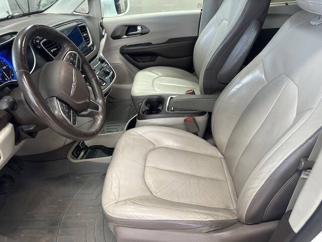 2017 Chrysler Pacifica Touring-L Plus