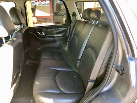 2005 Mazda Tribute s