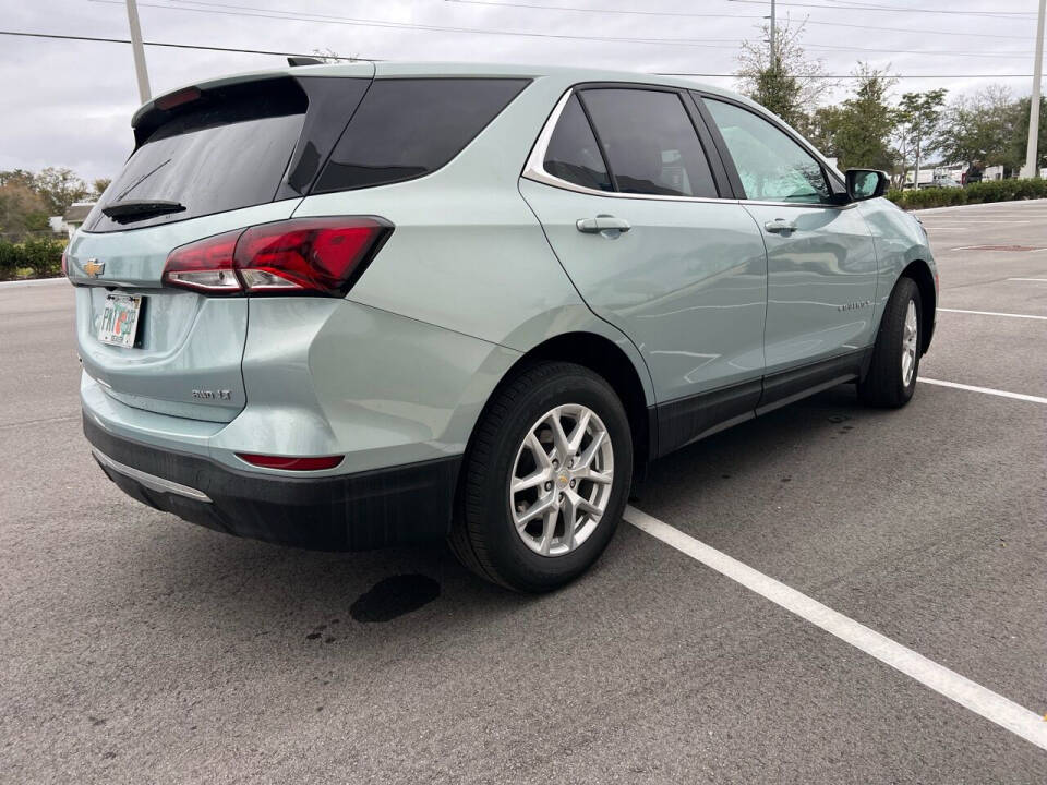 2022 Chevrolet Equinox LT photo 2