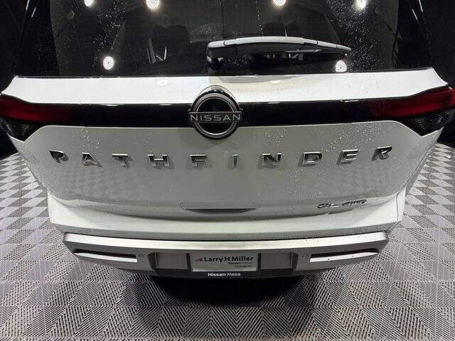 2025 Nissan Pathfinder SL