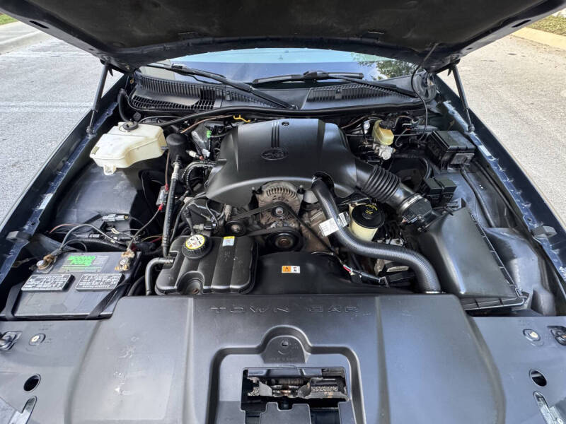 2002 Lincoln Town Car Signature