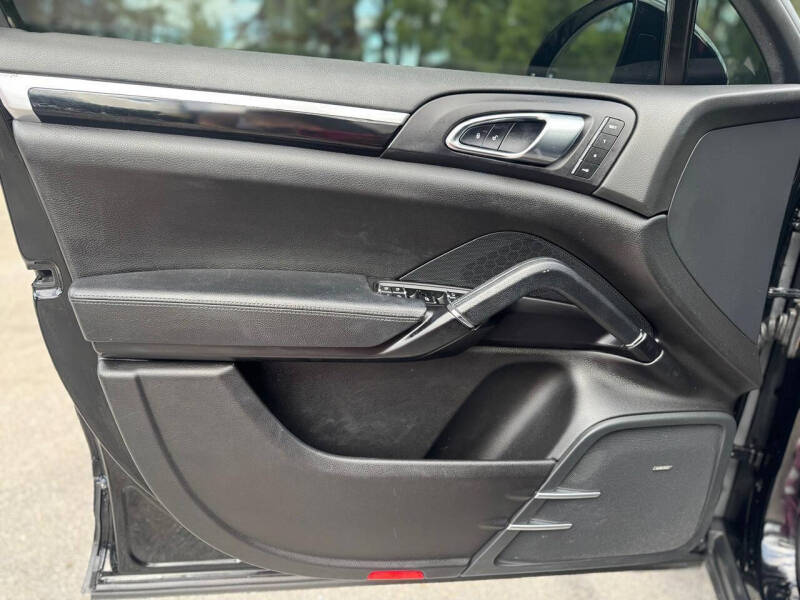 2017 Porsche Cayenne Platinum Edition