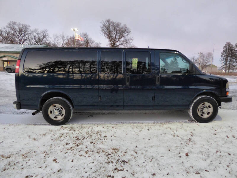 2009 Chevrolet Express LS photo 4