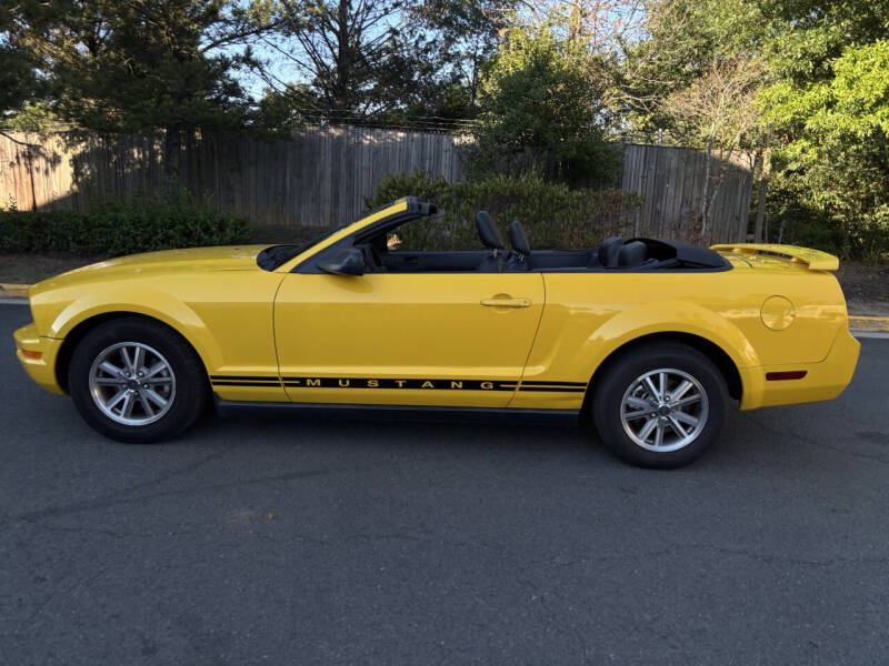 2005 Ford Mustang V6 Deluxe