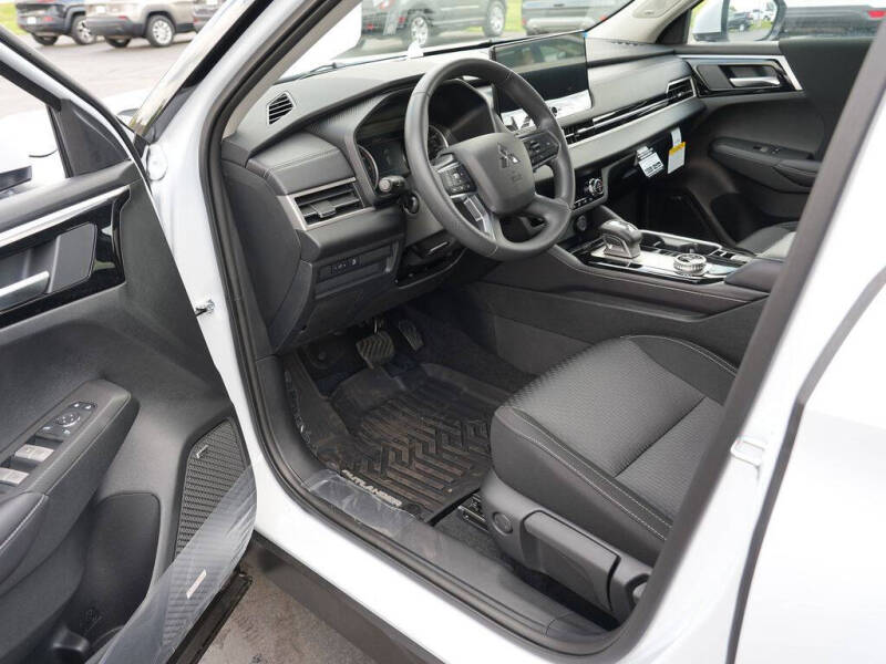 2026 Mitsubishi Outlander ES