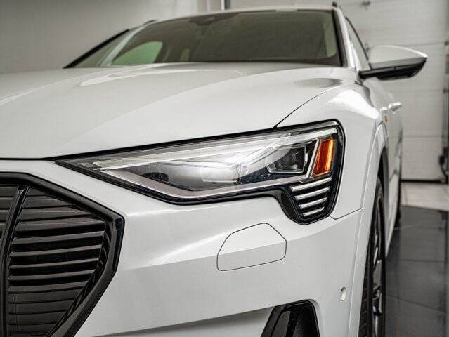 2021 Audi e-tron quattro Premium