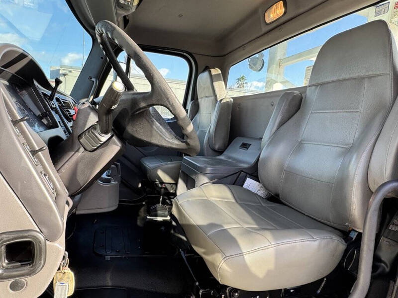 2015 Freightliner M2 106