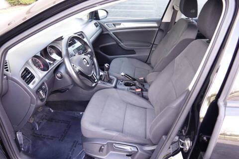 2016 Volkswagen Golf TSI S