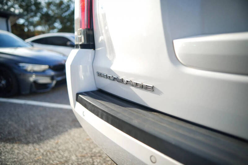 2018 Cadillac Escalade Luxury