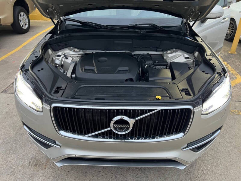 2016 Volvo XC90 T6 Momentum