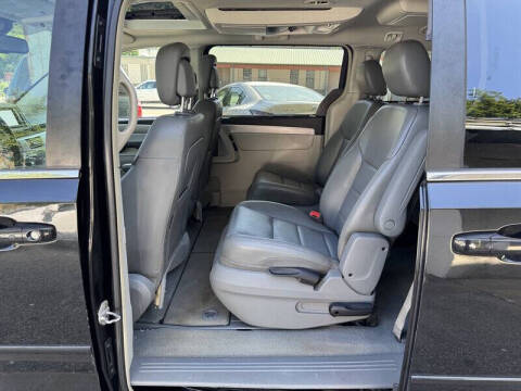2012 Volkswagen Routan