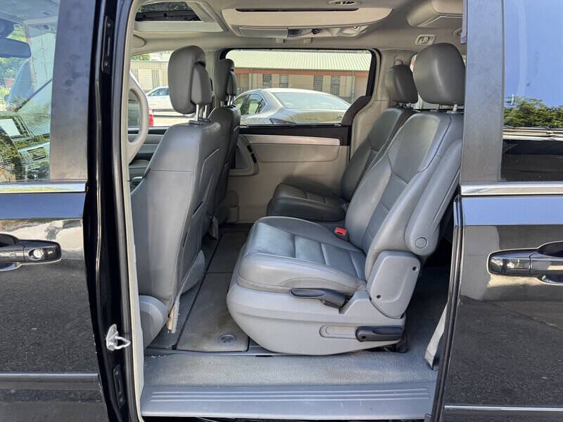 2012 Volkswagen Routan