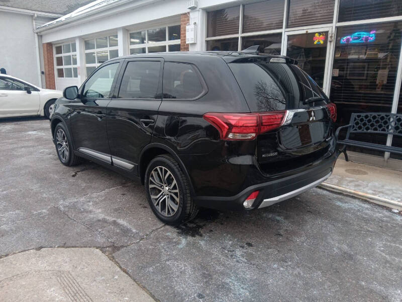 2018 Mitsubishi Outlander ES