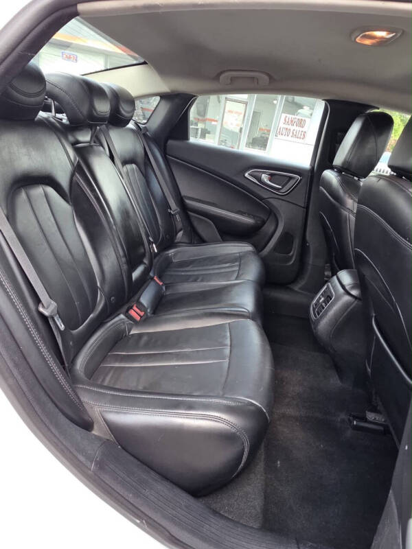 2016 Chrysler 200 C