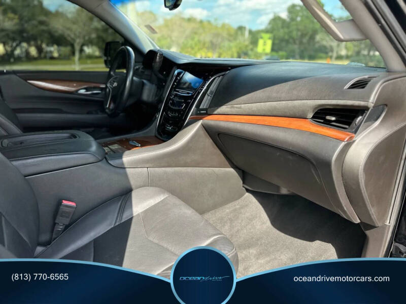 2016 Cadillac Escalade Luxury Collection