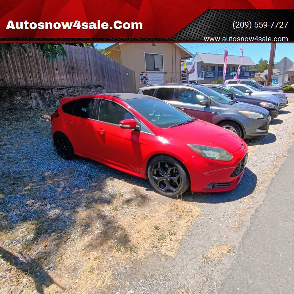 Race Red 2014 Ford Focus Hatchback Front-Wheel Drive 6-Speed Manual