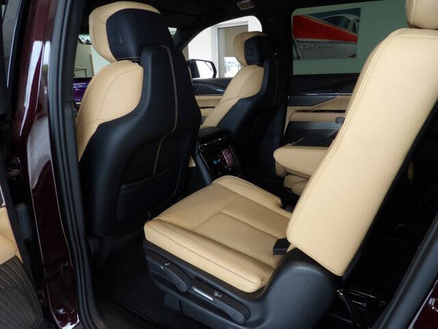 2025 Cadillac Escalade IQ Luxury 2
