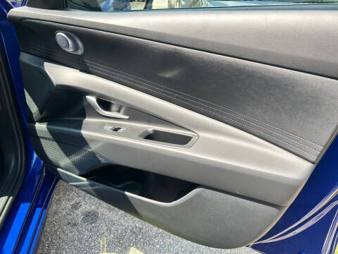 2025 Hyundai Elantra SE