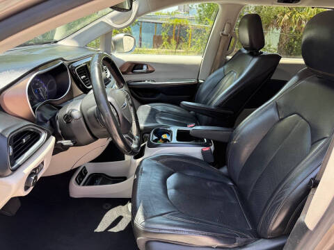 2017 Chrysler Pacifica Touring-L Plus