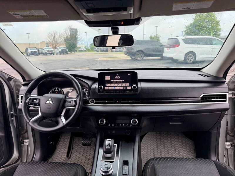 2022 Mitsubishi Outlander ES