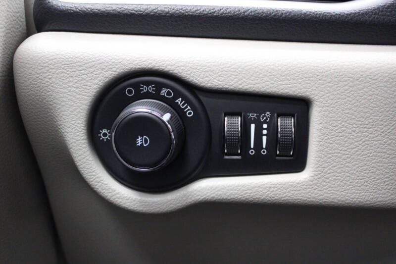 2024 Chrysler Pacifica Plug-In Hybrid Select