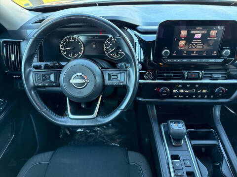 2022 Nissan Pathfinder SV