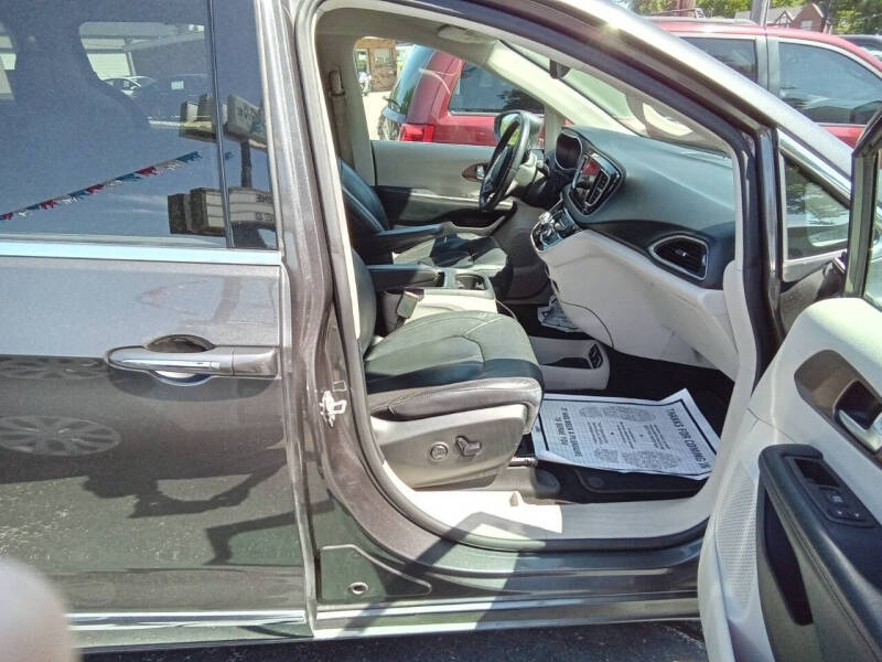 2017 Chrysler Pacifica Touring-L Plus