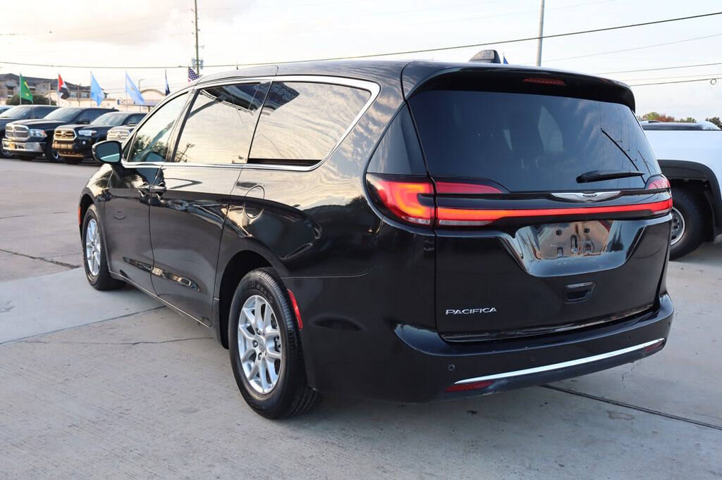 2023 Chrysler Pacifica for sale at AUTO DIRECT BUY in Houston, TX