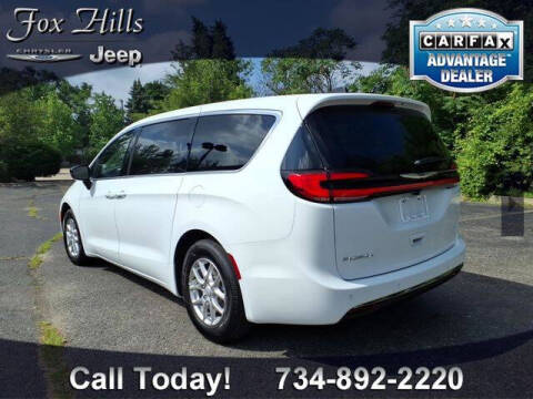 2026 Chrysler Pacifica Select