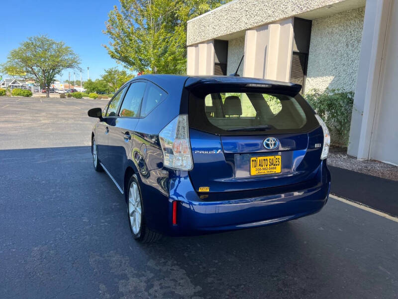 2013 Toyota Prius v Five