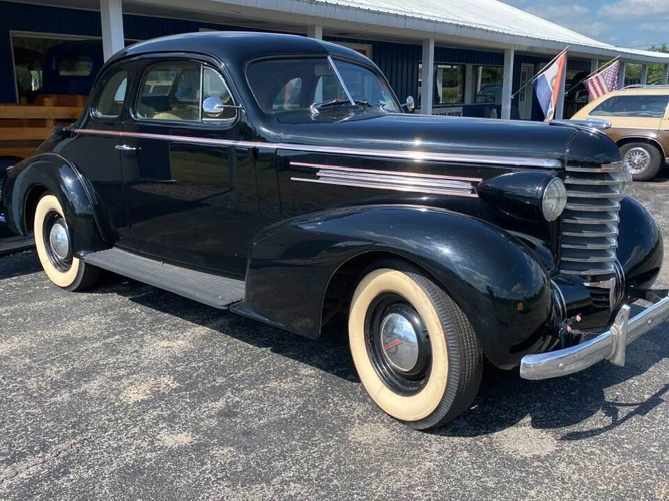 1937 Oldsmobile Coupe 20