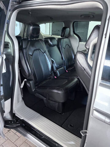 2017 Chrysler Pacifica Touring-L