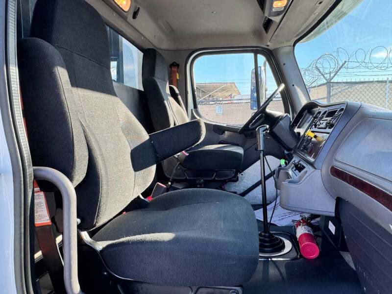 2017 Freightliner M2 106