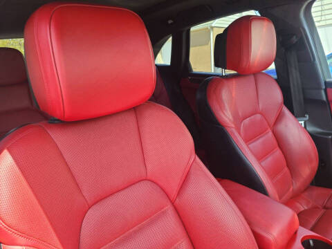 2015 Porsche Macan Turbo