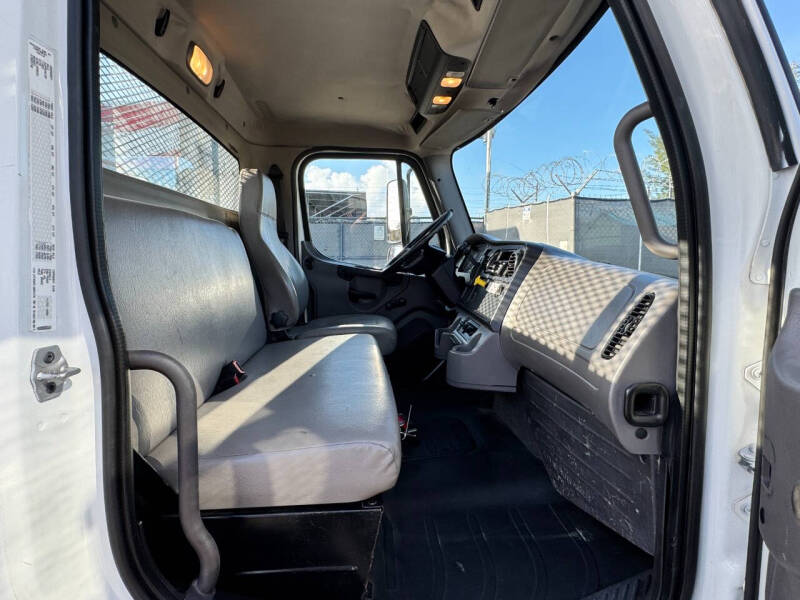 2016 Freightliner M2 106