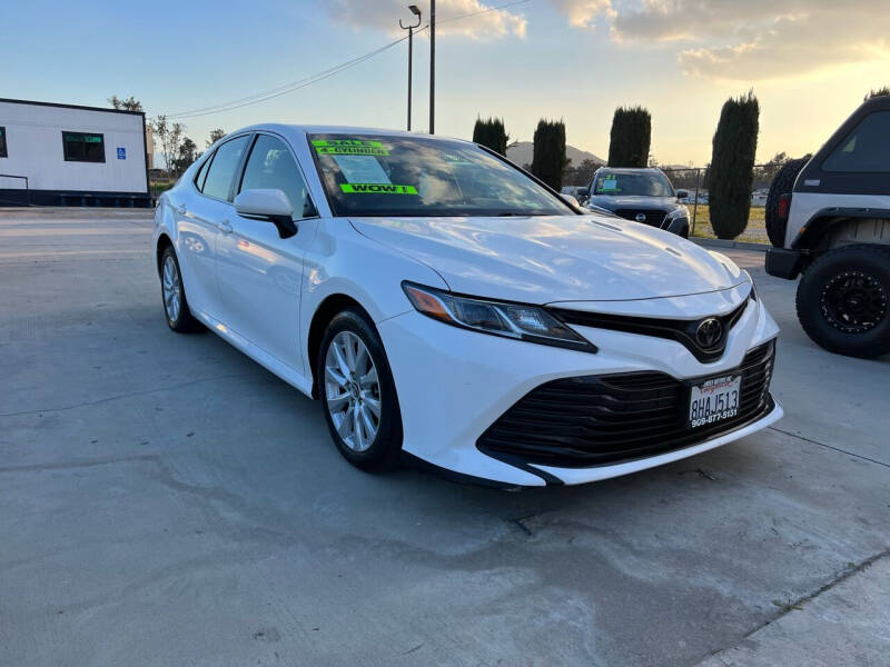 2018 Toyota Camry LE photo 2