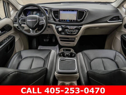 2024 Chrysler Pacifica Plug-In Hybrid Select