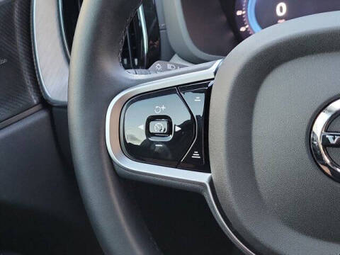 2025 Volvo XC60 B5 Ultra Dark Theme